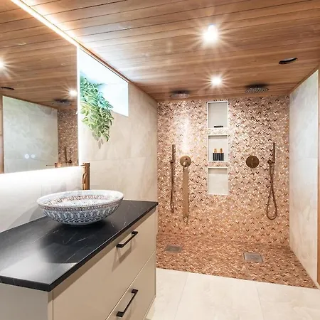 Villa Vase House *