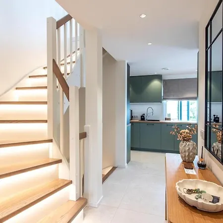 Villa Vase House *